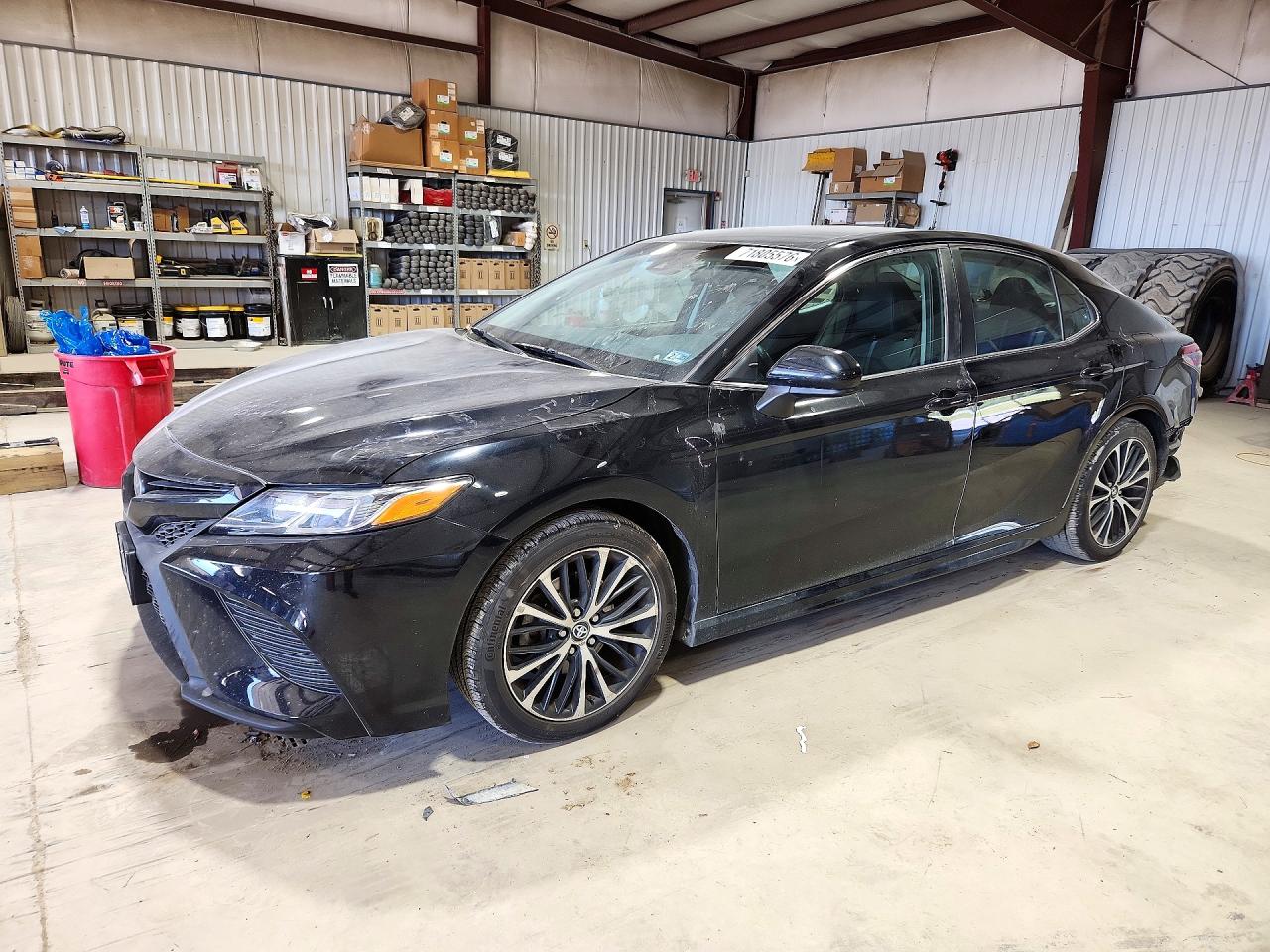 2018 TOYOTA CAMRY L/LE/SE/XLE — Front 3/4