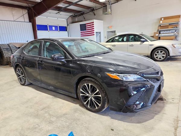 2018 TOYOTA CAMRY L/LE/SE/XLE — Passenger 3/4