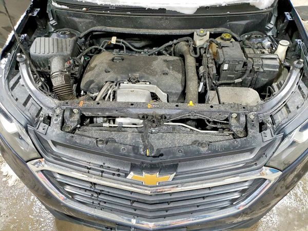 2018 CHEVROLET EQUINOX LT (2LT) — Engine bay