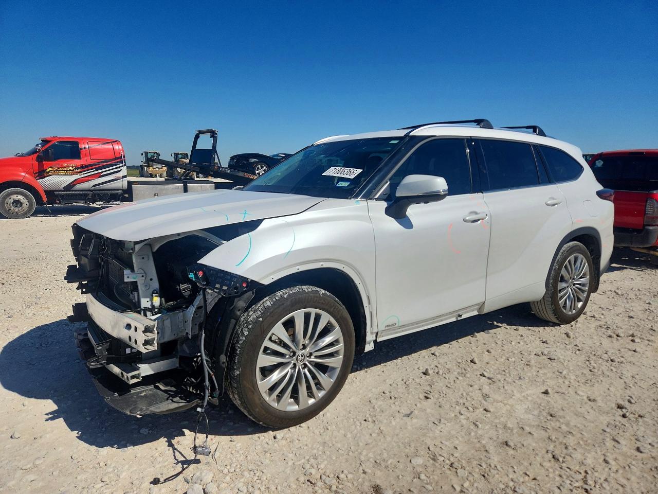 2025 TOYOTA HIGHLANDER Platinum — Front 3/4