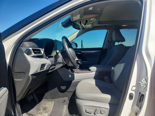 2025 TOYOTA HIGHLANDER Platinum — DENT