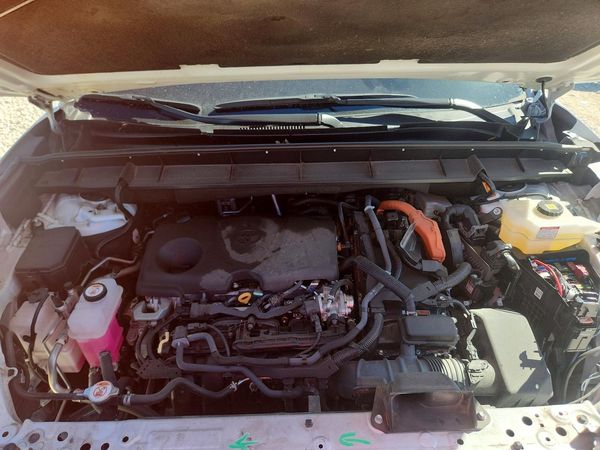 2025 TOYOTA HIGHLANDER Platinum — Engine bay