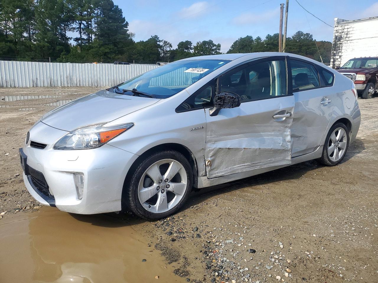 2013 TOYOTA PRIUS — Front 3/4
