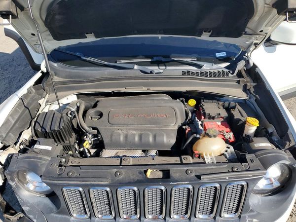 2015 JEEP RENEGADE — Engine bay