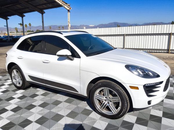 2016 PORSCHE MACAN — Passenger 3/4