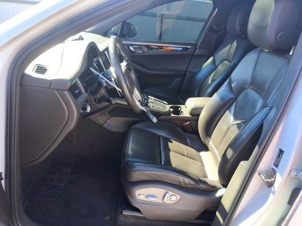 2016 PORSCHE MACAN — DENT
