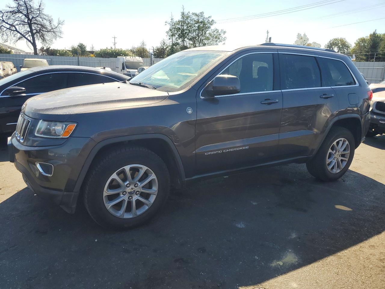 2014 JEEP CHEROKEE Laredo — Front 3/4