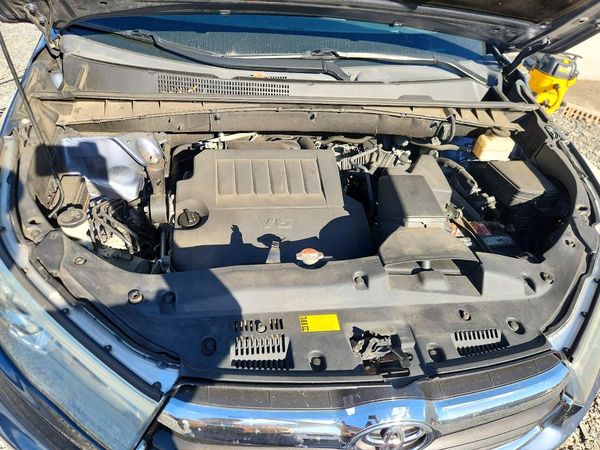 2016 TOYOTA HIGHLANDER Base/Hybrid — Engine bay