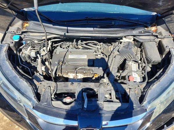 2015 HONDA CRV LX — Engine bay