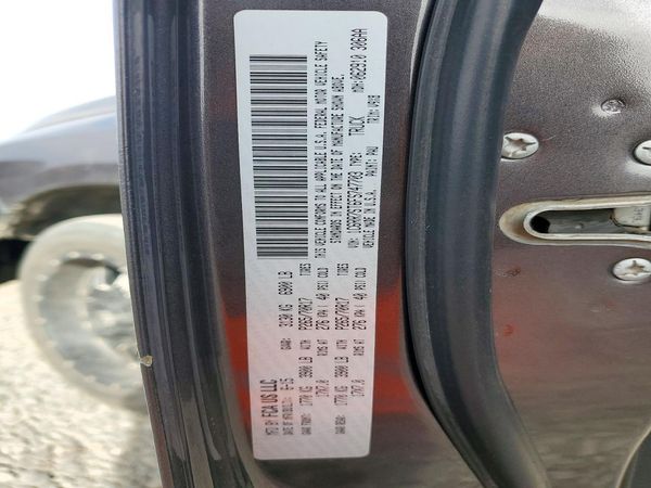 2015 RAM 1500 ST — VINS