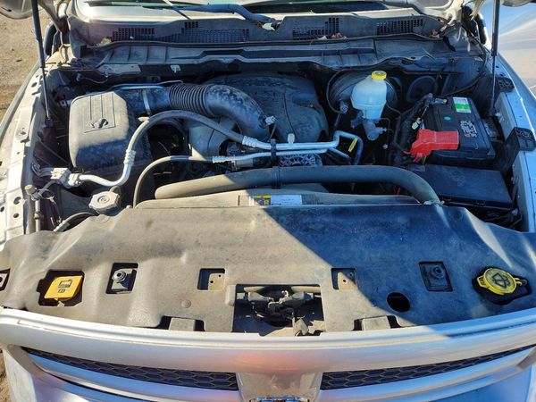 2016 RAM 1500 SLT — Engine bay
