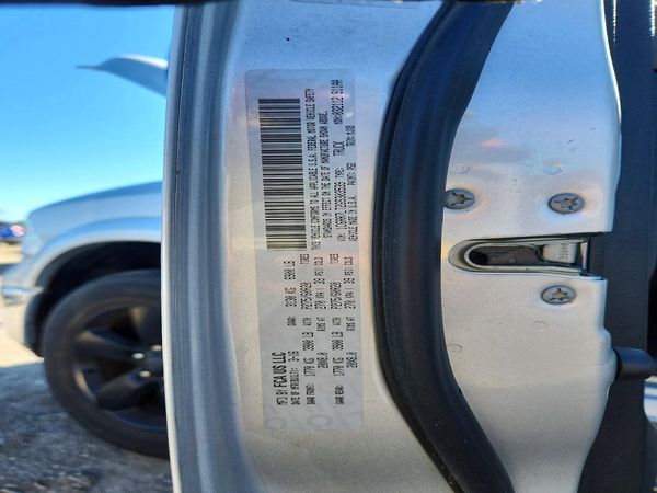 2016 RAM 1500 SLT — VINS