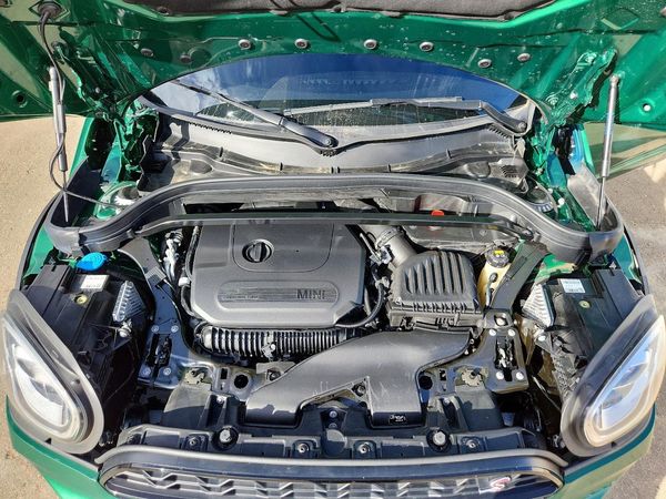2022 MINI COOPER — Engine bay