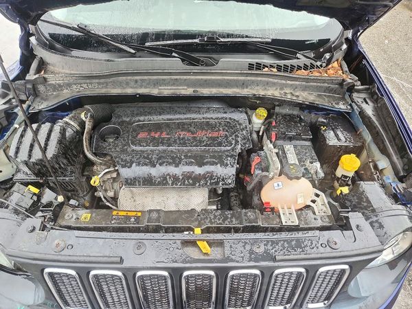 2016 JEEP RENEGADE — Engine bay