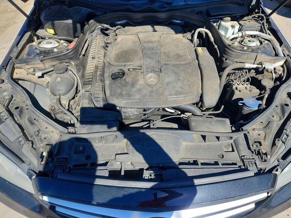 2014 MERCEDES-BENZ E-CLASS E350 — Engine bay