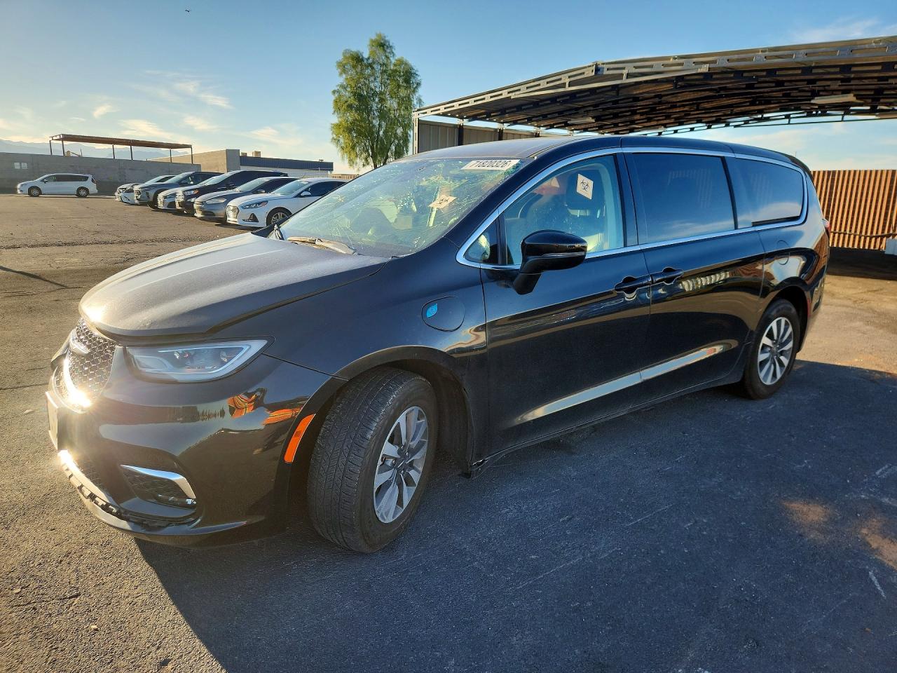 2023 CHRYSLER PACIFICA Touring L — Front 3/4