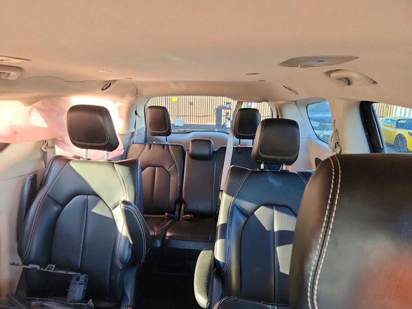 2023 CHRYSLER PACIFICA Touring L — SUVN