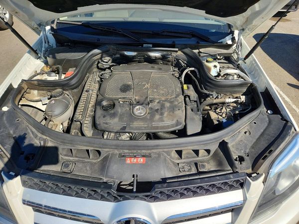 2015 MERCEDES-BENZ GLK GLK350 — Engine bay