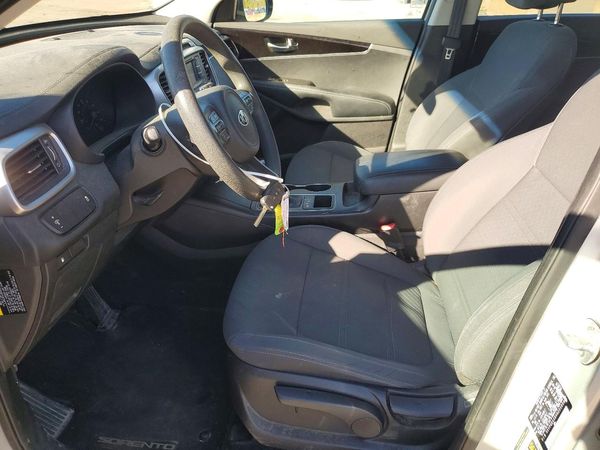 2017 KIA SORENTO L, LX — DENT