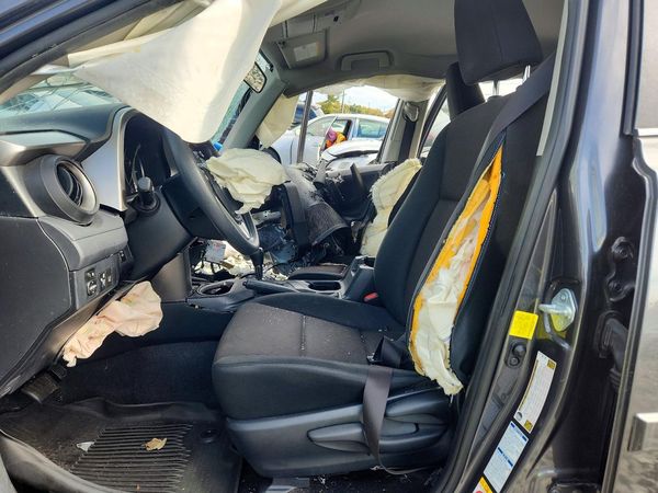 2017 TOYOTA RAV4 LE — DENT