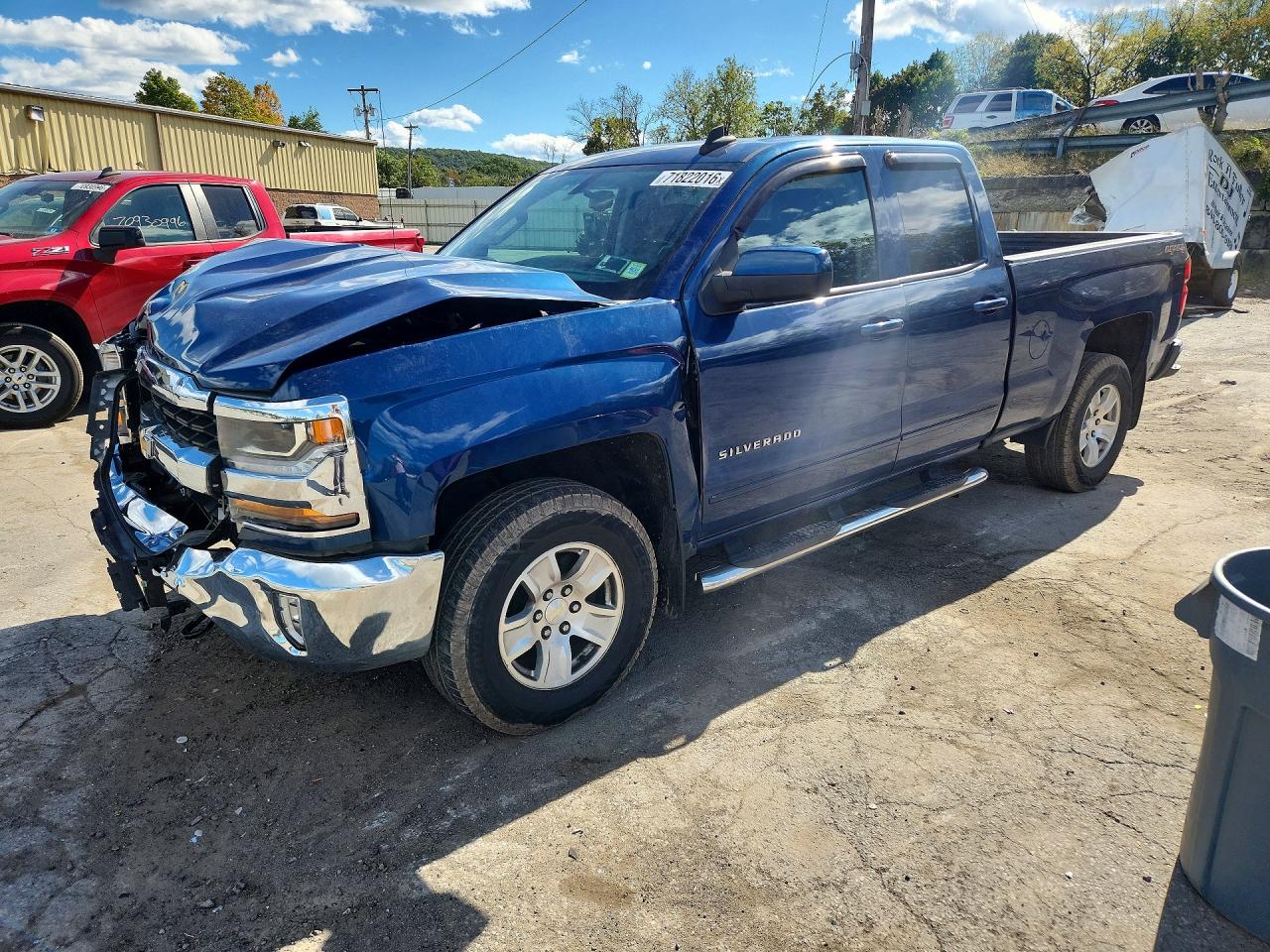 2017 CHEVROLET SILVERADO LT — Front 3/4