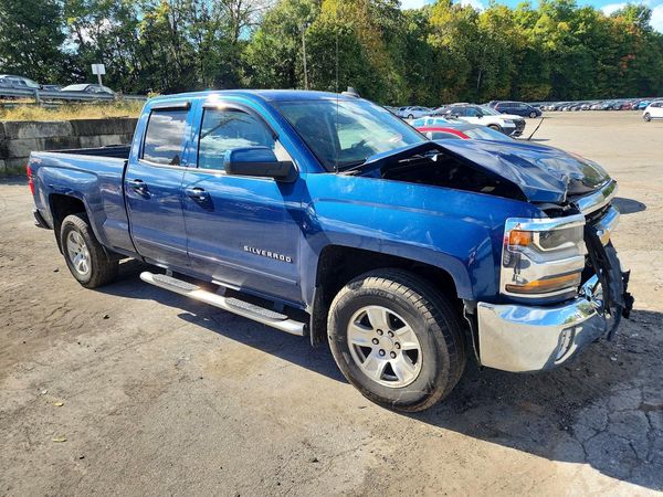 2017 CHEVROLET SILVERADO LT — Passenger 3/4