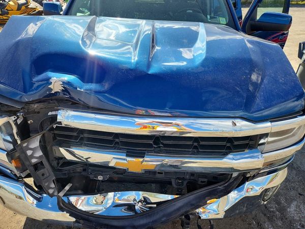 2017 CHEVROLET SILVERADO LT — Engine bay