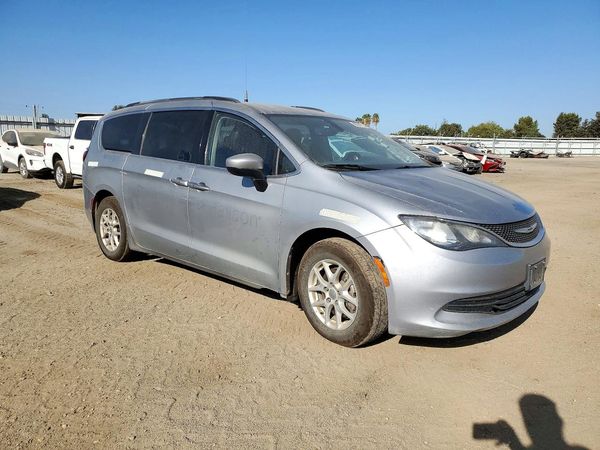 2020 CHRYSLER VOYAGER LXI — Passenger 3/4