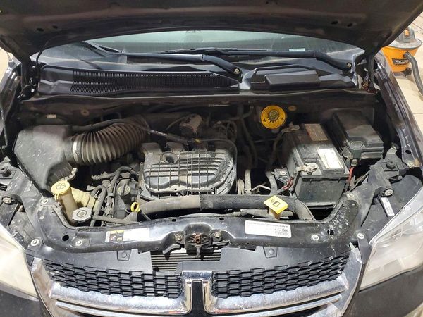 2020 DODGE CARAVAN SXT — Engine bay