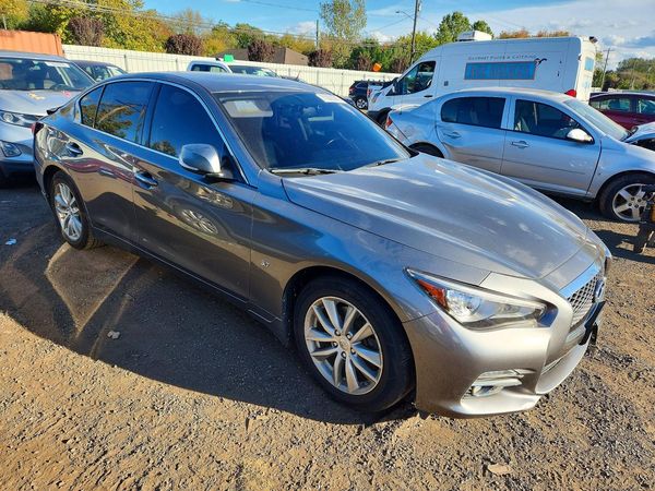 2015 INFINITI Q50 — Passenger 3/4