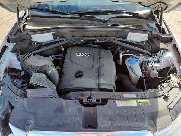 2015 AUDI Q5 — Engine bay