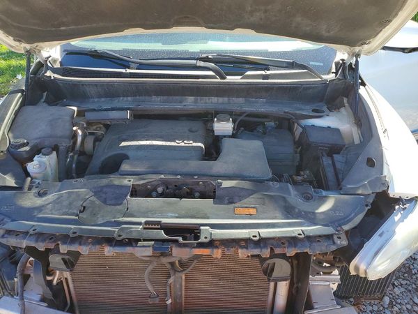 2013 INFINITI JX35 — Engine bay
