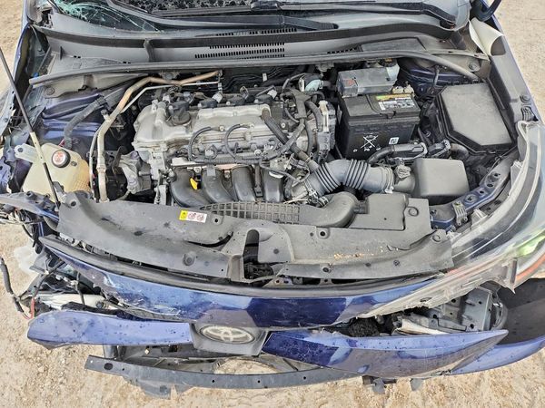 2020 TOYOTA COROLLA LE — Engine bay