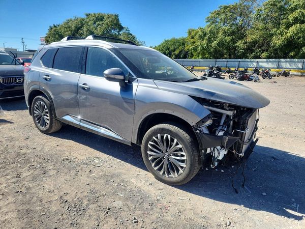 2025 NISSAN ROGUE PLATINUM — Passenger 3/4