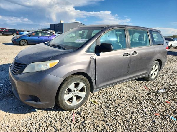 2013 TOYOTA SIENNA — DSFA — Front 3/4