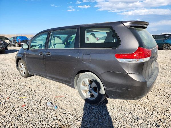 2013 TOYOTA SIENNA — DSRA