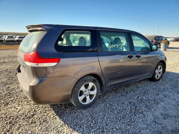 2013 TOYOTA SIENNA — PSRA