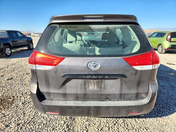 2013 TOYOTA SIENNA — DIRR