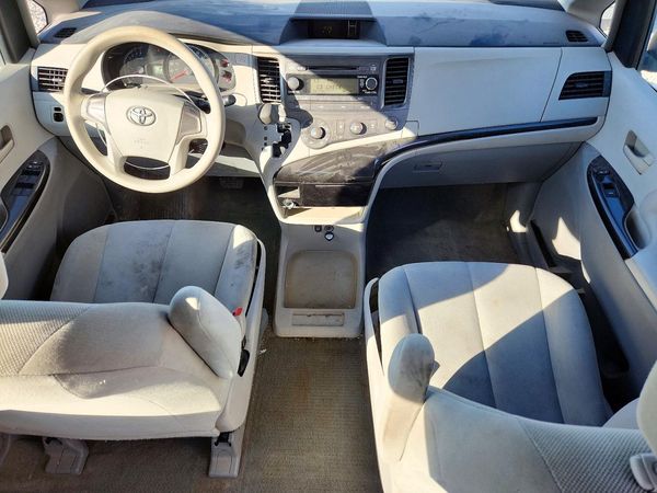 2013 TOYOTA SIENNA — CKPT