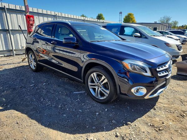 2018 MERCEDES-BENZ GLA GLA250-4M — Passenger 3/4