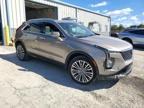 2025 CADILLAC XT4 Premium Luxury — Passenger 3/4