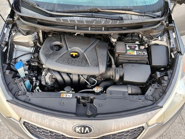 2016 KIA FORTE — Engine bay