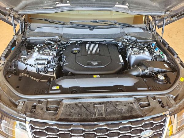 2020 LAND ROVER RANGEROVER HSE — Engine bay