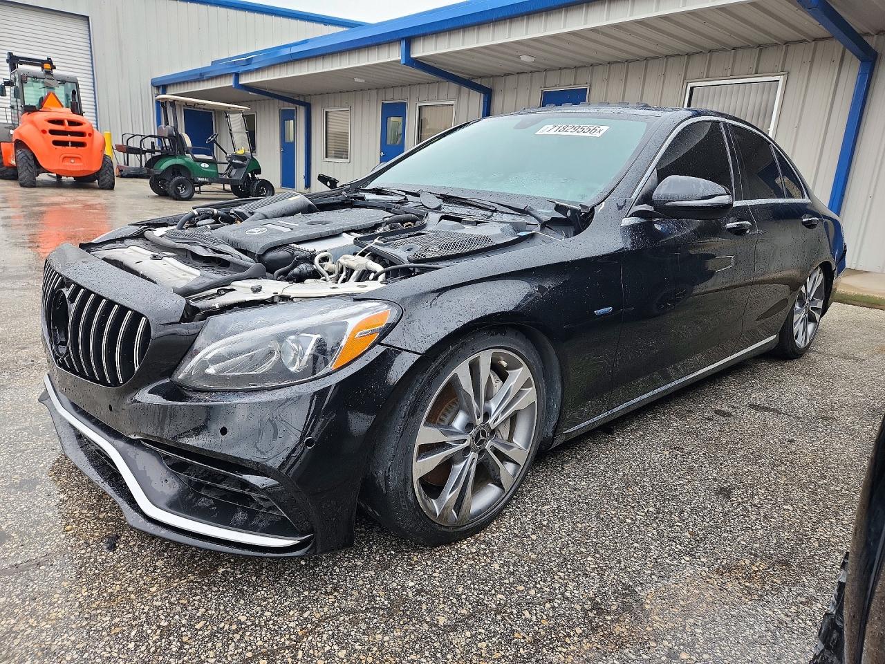 2018 MERCEDES-BENZ C-CLASS C350e — Front 3/4
