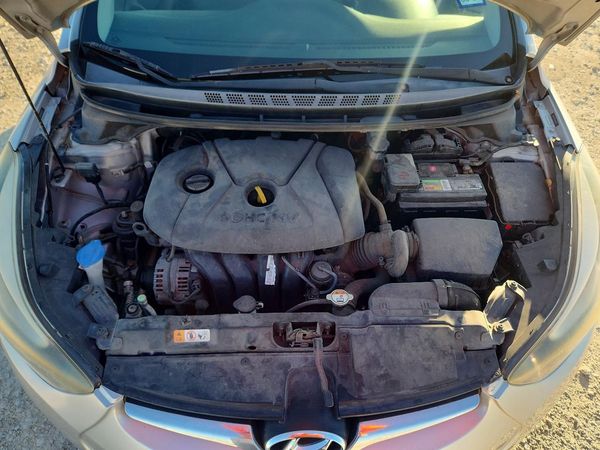 2014 HYUNDAI ELANTRA GLS(Middle) — Engine bay
