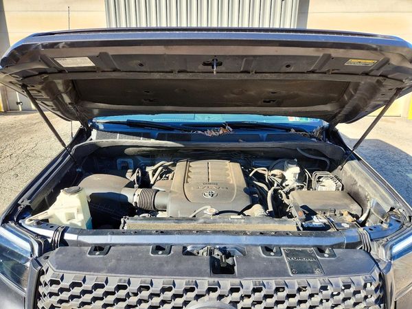 2019 TOYOTA TUNDRA SR5 Grade — Engine bay