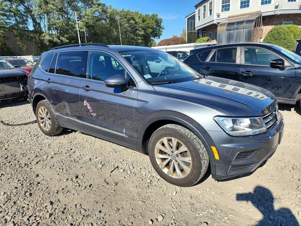 2018 VOLKSWAGEN TIGUAN SE, 4Motion SEL — Passenger 3/4