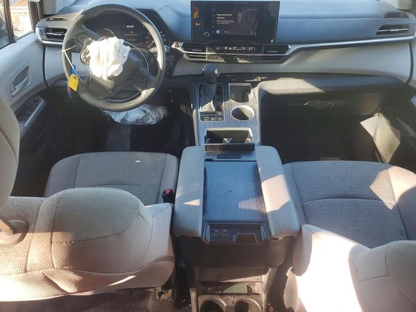 2025 TOYOTA SIENNA LE — CKPT
