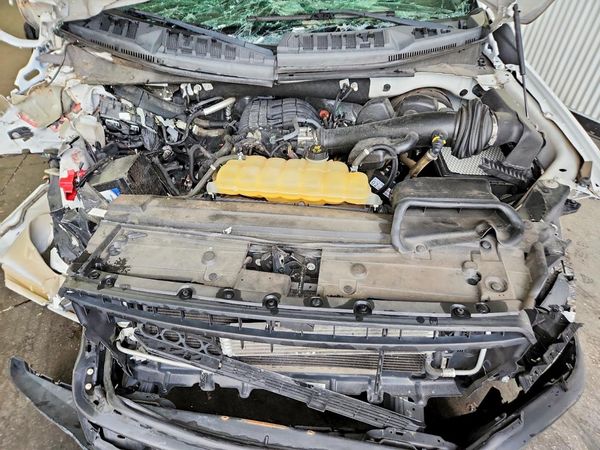 2018 FORD F150 — Engine bay