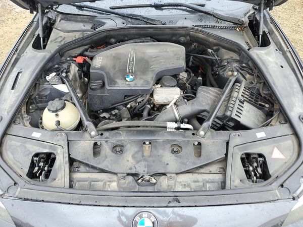 2014 BMW 528 xDrive — Engine bay